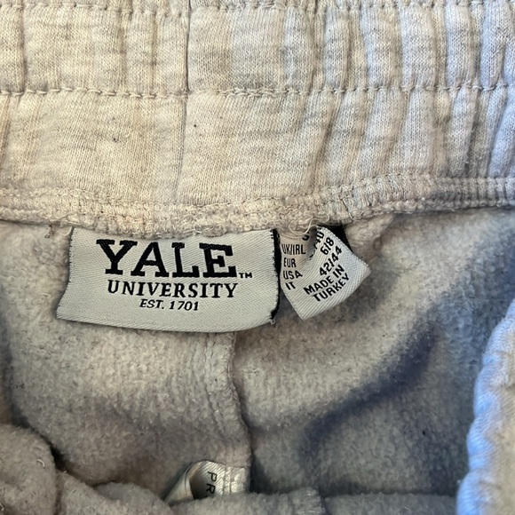 Yale University jogger sweatpants. Size small - Picture 4 of 5